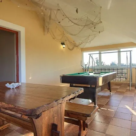 Semesterbostad House Kova