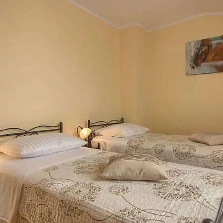 Semesterbostad House Kova *