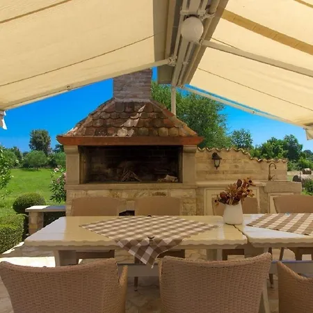 Semesterbostad House Kova