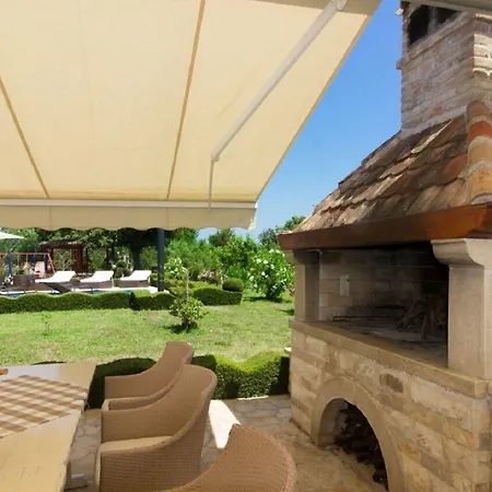 Semesterbostad House Kova *